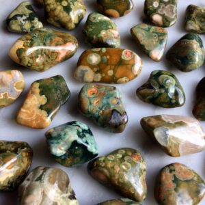 rainforest jasper tumbled pocket stones - jaspe forêt tropicale roulé pierre de poche rhyolite