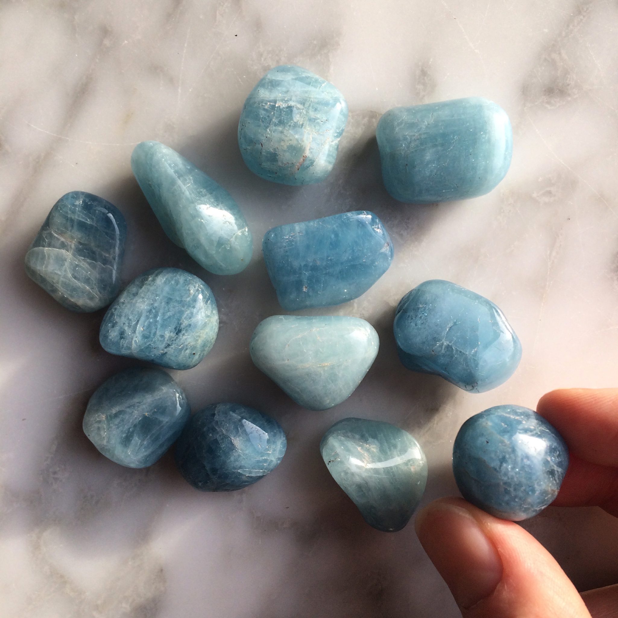 Aigue marine pierre roulée extra bleue - Planète Cristal