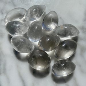 clear quartz tumbled pocket stone - quartz clair roulé pierre de poche