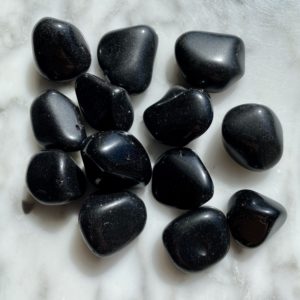 black obsidian tumbled pocket stone - obsidienne noire roulée pierre de poche