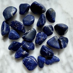 sodalite tumbled pocket stone - sodalite roulée pierre de poche