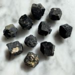 black andradite garnet - grenat noir andradite