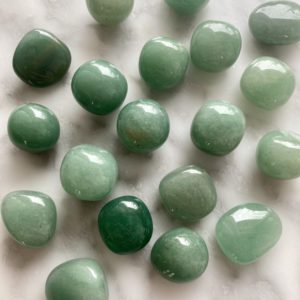 green aventurine tumbled pocket stone - - aventurine verte roulée pierre de poche