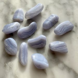 blue lace agate tumbled pocket stone - agate dentelle bleue roulée pierre de poche