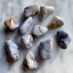 fancy chalcedony tumbled pocket stone - calcédoine fantaisie roulée pierre de poche