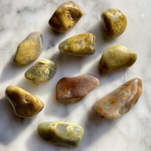 golden chalcedony tumbled pocket stone - calcédoine dorée roulée pierre de poche