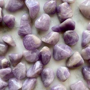 Lilac Amethyst Tumbled Pocket Stones - Améthyste lilas roulée pierre de poche