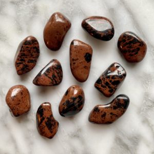 mahogany obsidian tumbled pocket stone - obsidienne acajou roulée pierre de poche