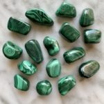 malachite tumbled pocket stone - malachite roulée pierre de poche