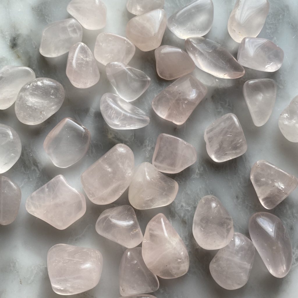 Pink Girasol Tumbled Pocket Stone - Quartz Girasol Rose Roulé Pierre de Poche