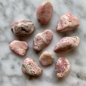 rhodocrosite tumbled pocket stone - rhodocrosite roulée pierre de poche