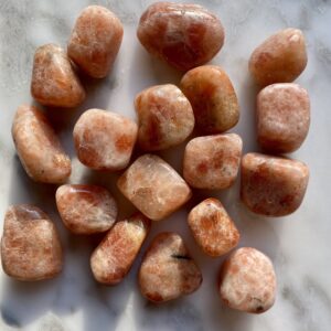sunstone tumbled pocket stones - pierre de soleil roulée pierre de poche
