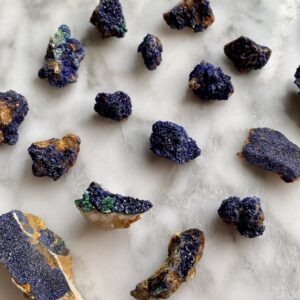 Azurite crystal specimen from Morocco - Spécimen d'Azurite Brut du Maroc