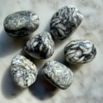 austrian pinolite tumbled pocket stone - pinolite autrichienne roulée pierre de poche
