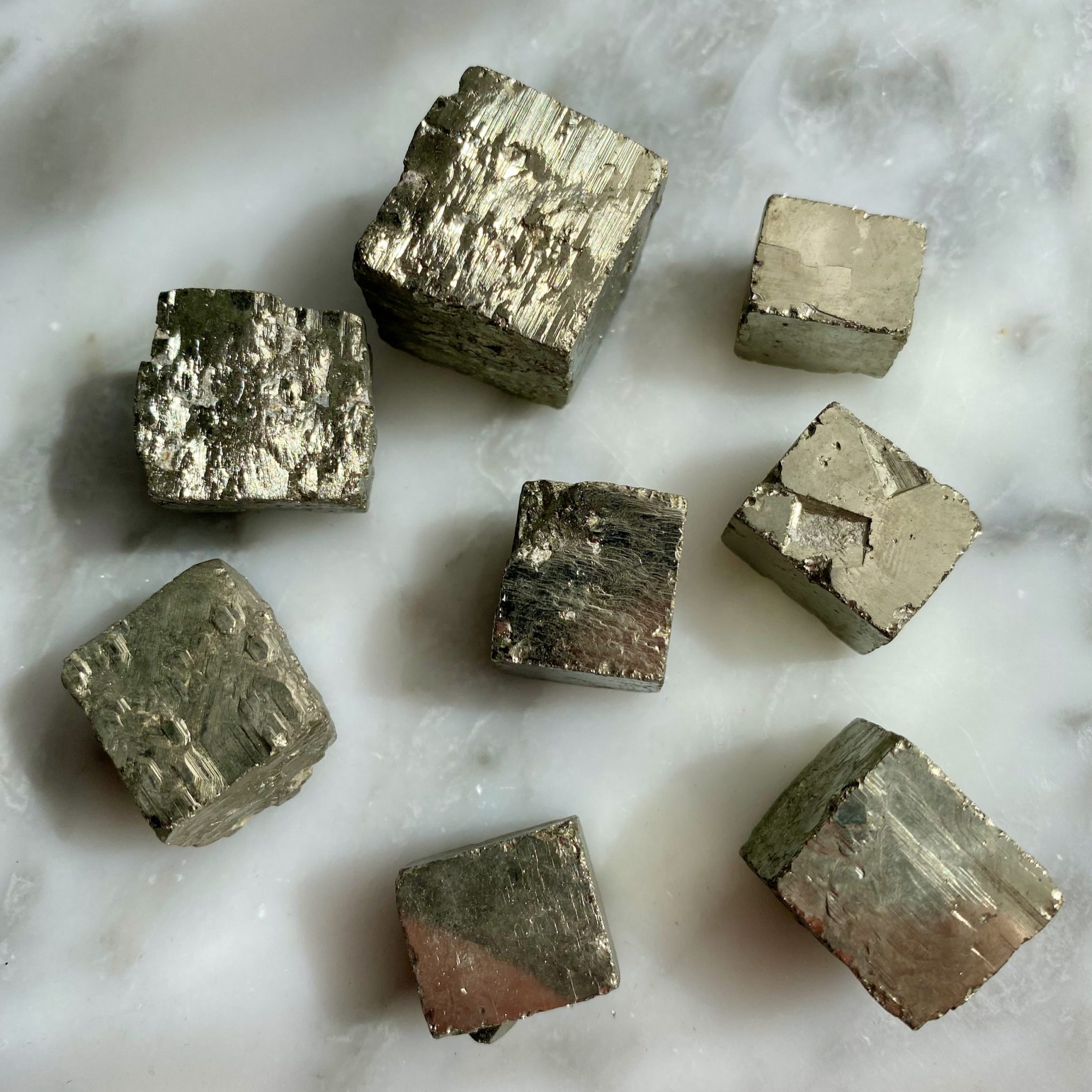 pyrite cube specimen - Spécimen de cube de pyrite