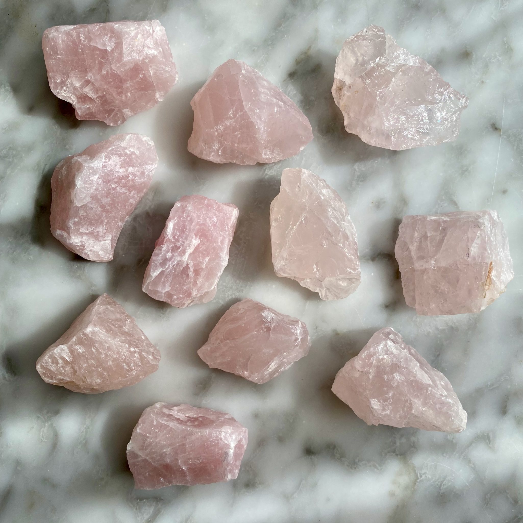 rough rose quartz crystal specimen - morceau de cristal de quartz rose brut