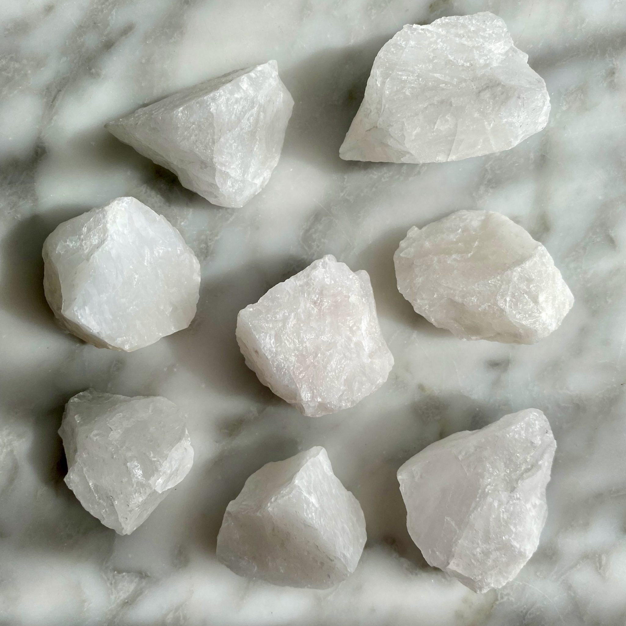 Rough white quartz crystal specimen - Morceau de cristal de quartz blanc brut