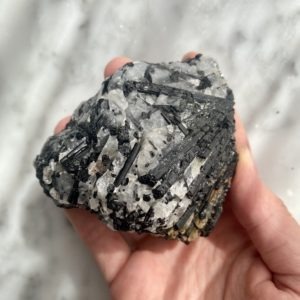 black tourmaline in quartz - tourmaline noire en quartz