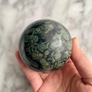 kambaba jasper sphere - sphère de jaspe kambaba
