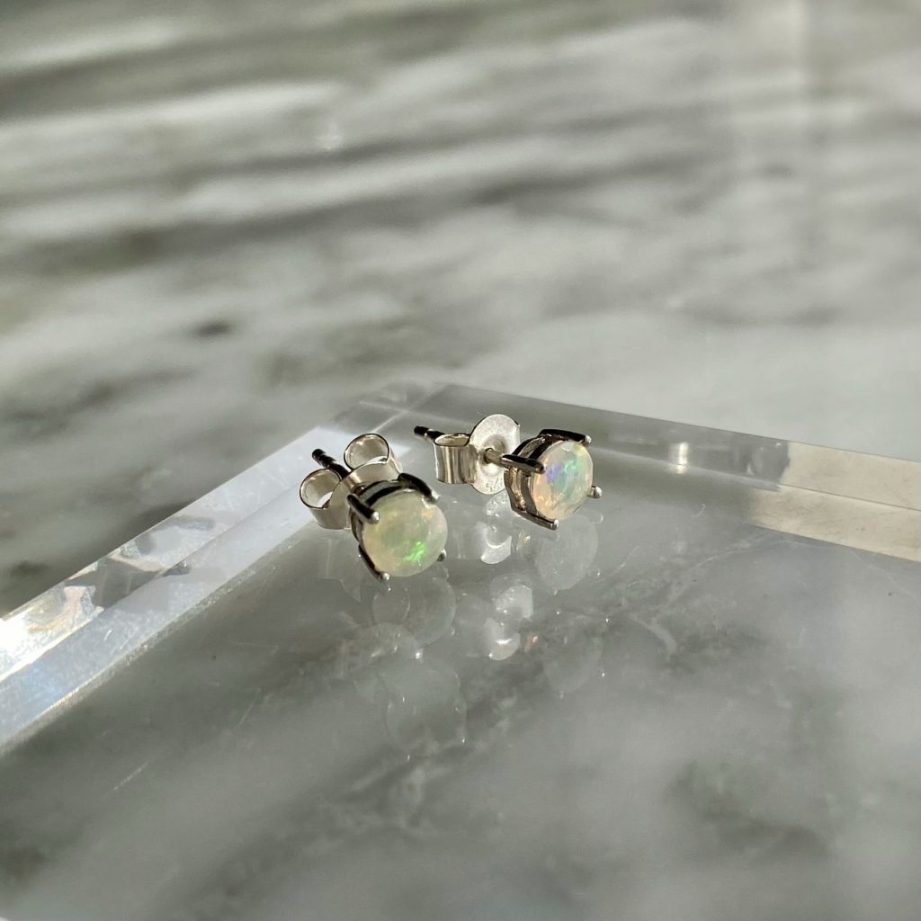 Ethiopian opal sterling silver stud earrings - Boucles d'oreilles opale éthiopienne argent sterling