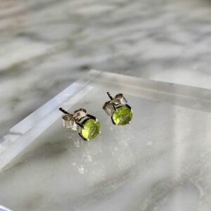 peridot sterling silver stud earrings - Boucles d'oreilles péridot argent sterling