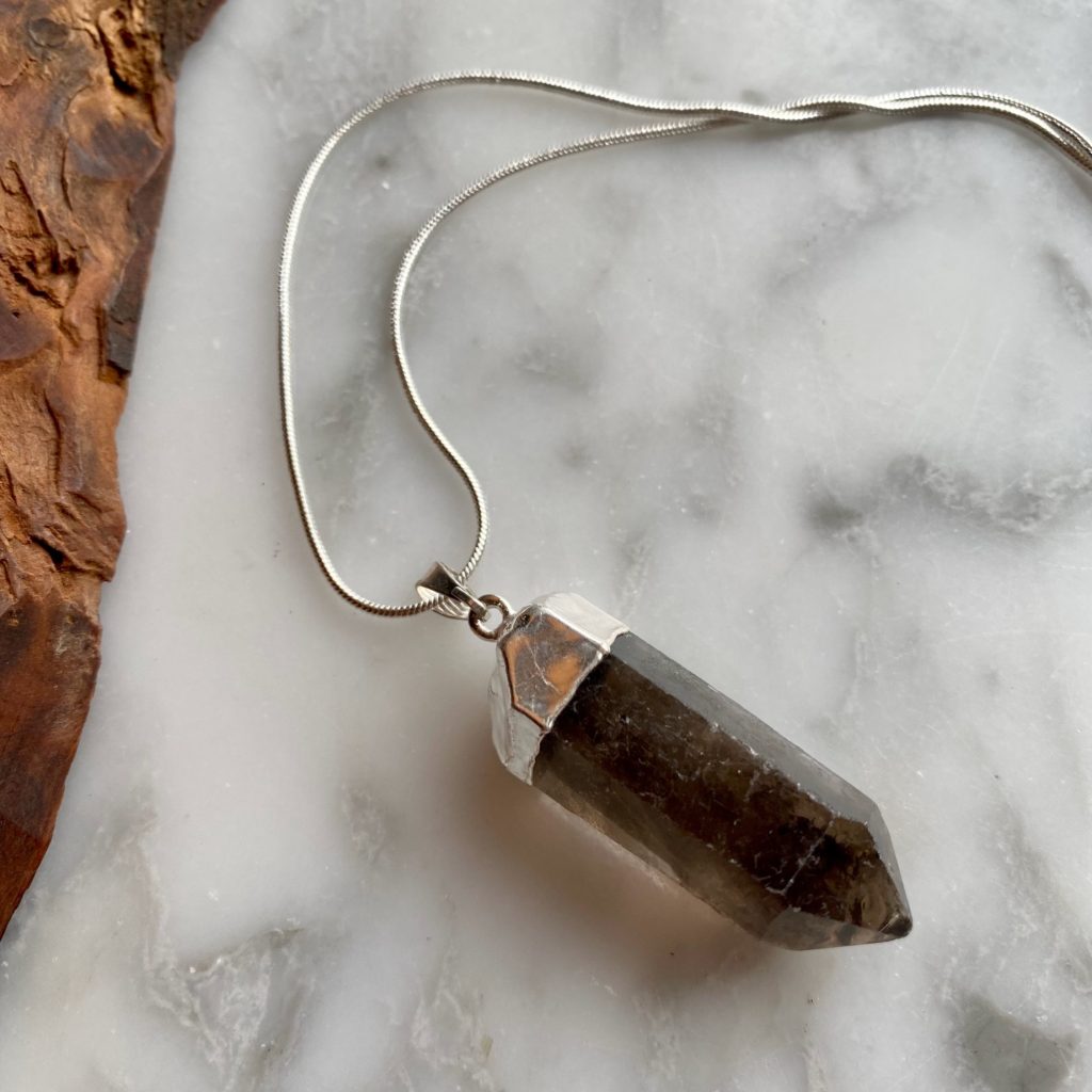 silver-plated smoky quartz point pendant - pendentif pointe de quartz fumé plaqué argent