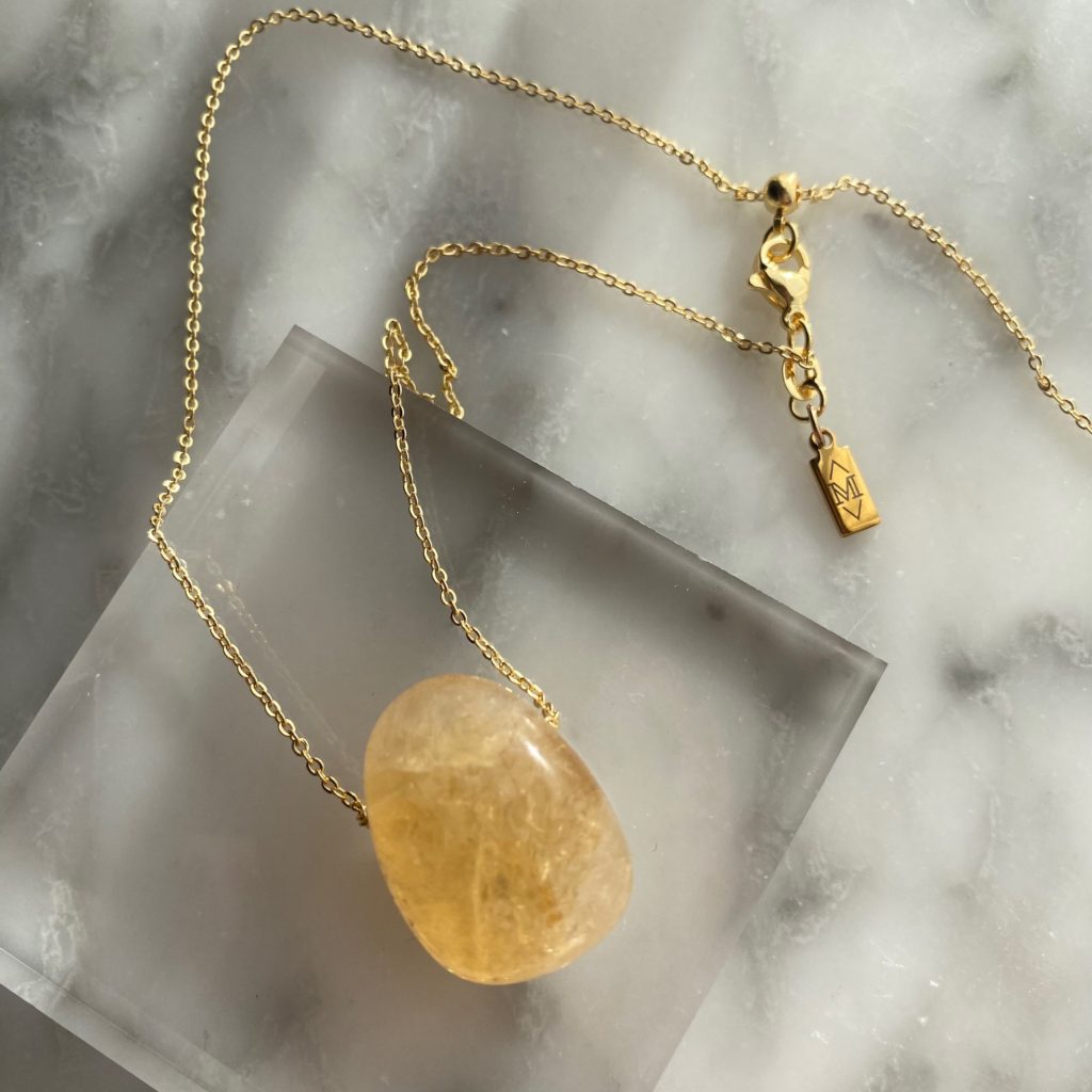 Citrine Drop Pendant on gold stainless steel chain - Pendentif Goutte Citrine sur chaîne en acier dorée