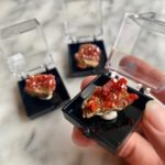 miniature minerals vanadinite crystal specimen small crystals - Spécimen de Vanadinite du Maroc (petits cristaux)