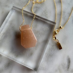 sunstone geometric pendant - pendentif géométrique pierre de soleil