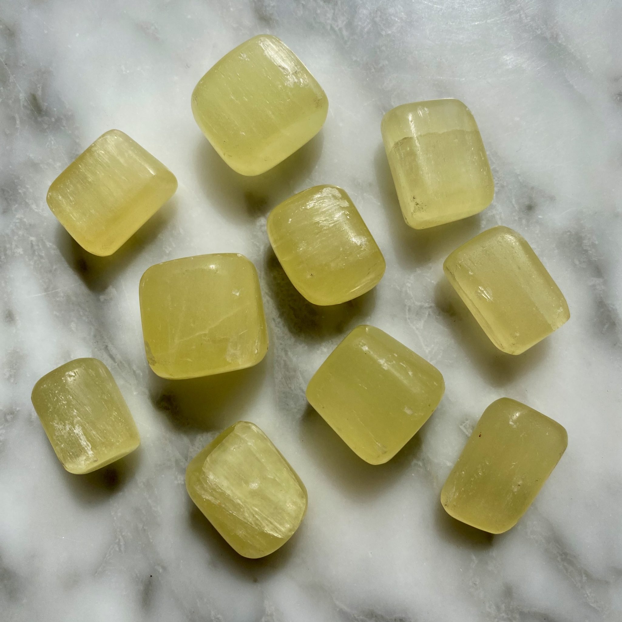 lemon calcite tumbled pocket stone - calcite citron roulée pierre de poche