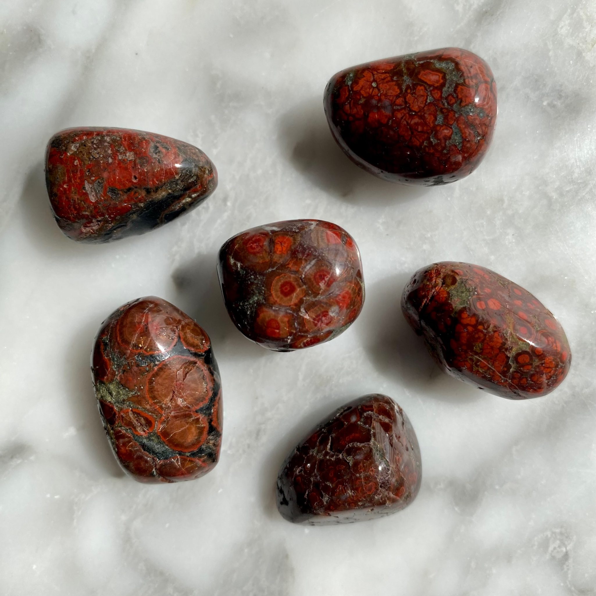 cinnabar jasper tumbled pocket stone - jaspe cinabre roulé pierre de poche