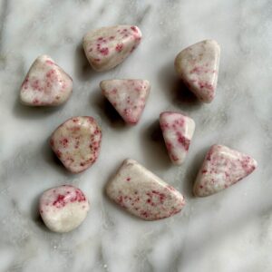 cinnabarite tumbled stone - cinnabarite roulée pierre de poche