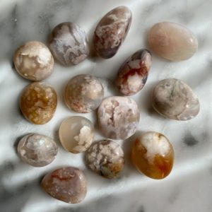 flower agate tumbled pocket stone - agate fleur roulée pierre de poche