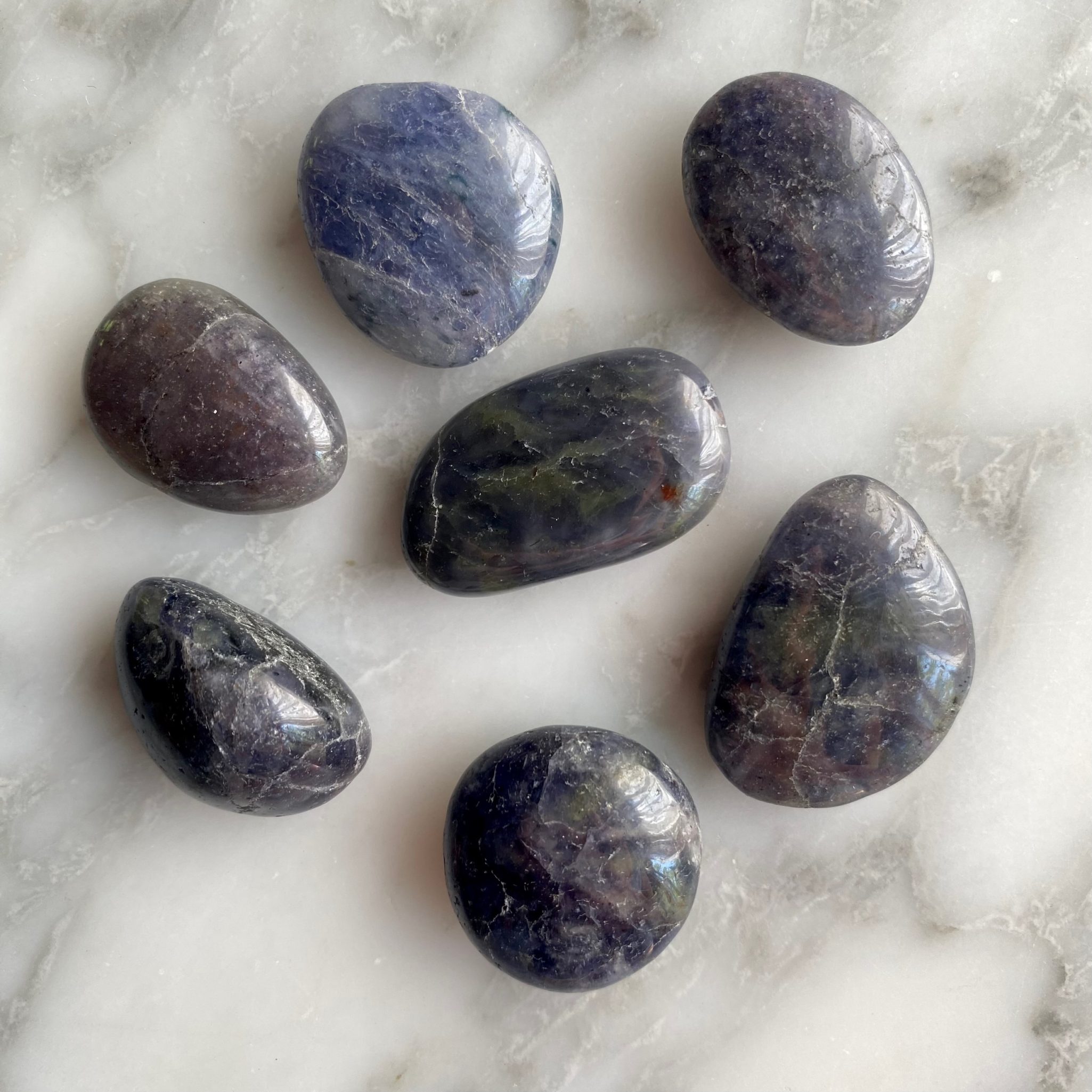 iolite tumbled pocket stone - iolite roulée pierre de poche