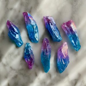 Blue and Purple Aqua Aura Quartz - Quartz Aqua Aura Bleu et Mauve