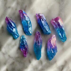 Blue and Purple Aqua Aura Quartz - Quartz Aqua Aura Bleu et Mauve