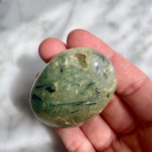 prehnite palmstone - pierre de paume de préhnite 2