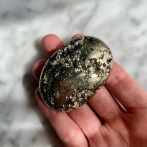 pyrite palmstone - pierre de paume de pyrite