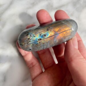 spectrolite palmstone - pierre de paume de spectrolite