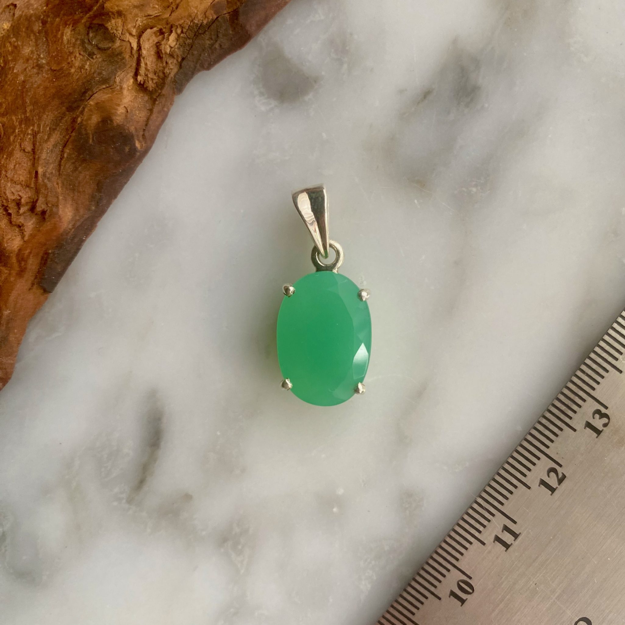 Facetted Chrysoprase Sterling Silver Pendant - Pendentif de Chrysoprase Facettée Argent Sterling