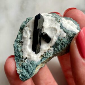 neptunite crystals on matrix from san benito - neptunite sur matrice 2