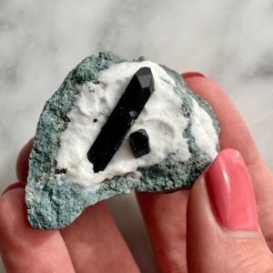 neptunite crystals on matrix from san benito - neptunite sur matrice 3