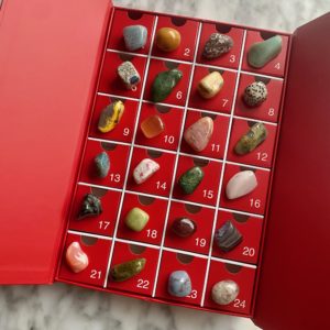 crystal advent calendar - tumbled stone advent calendar - calendrier de l'avent de pierres roulees