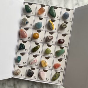 crystal advent calendar - tumbled stone advent calendar - calendrier de l'avent de pierres roulees