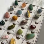 crystal advent calendar - tumbled stone advent calendar - calendrier de l'avent de pierres roulees
