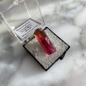 bi terminated elbaite rubellite tourmaline conselheiro pena brazil - elbaite rubellite tourmaline bi-terminée de conselheiro pena brésil