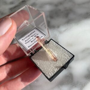 Bi-Terminated pink and yellow Tourmaline from Baxao Mine - Tourmaline Rose et Jaune Bi-Terminée de la Mine Baxao