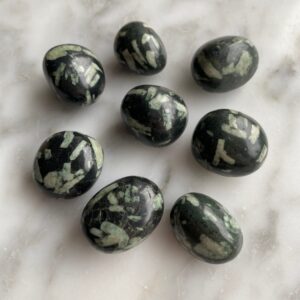 chinese writing stone tumbled pocket stone - Pierre d'Écriture Chinoise Roulée pierre de poche