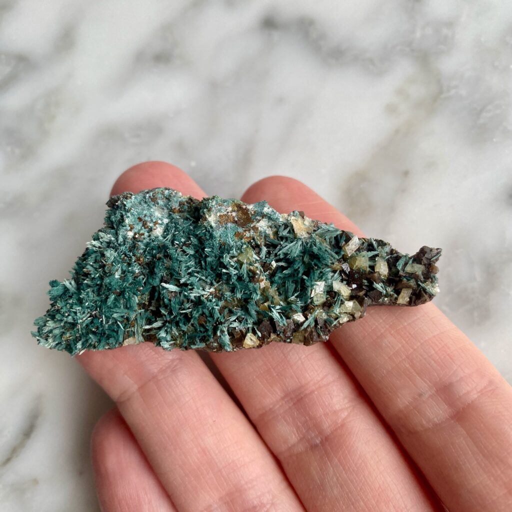 Gormanite and Siderite from Big Fish River, Yukon - Minera Emporium