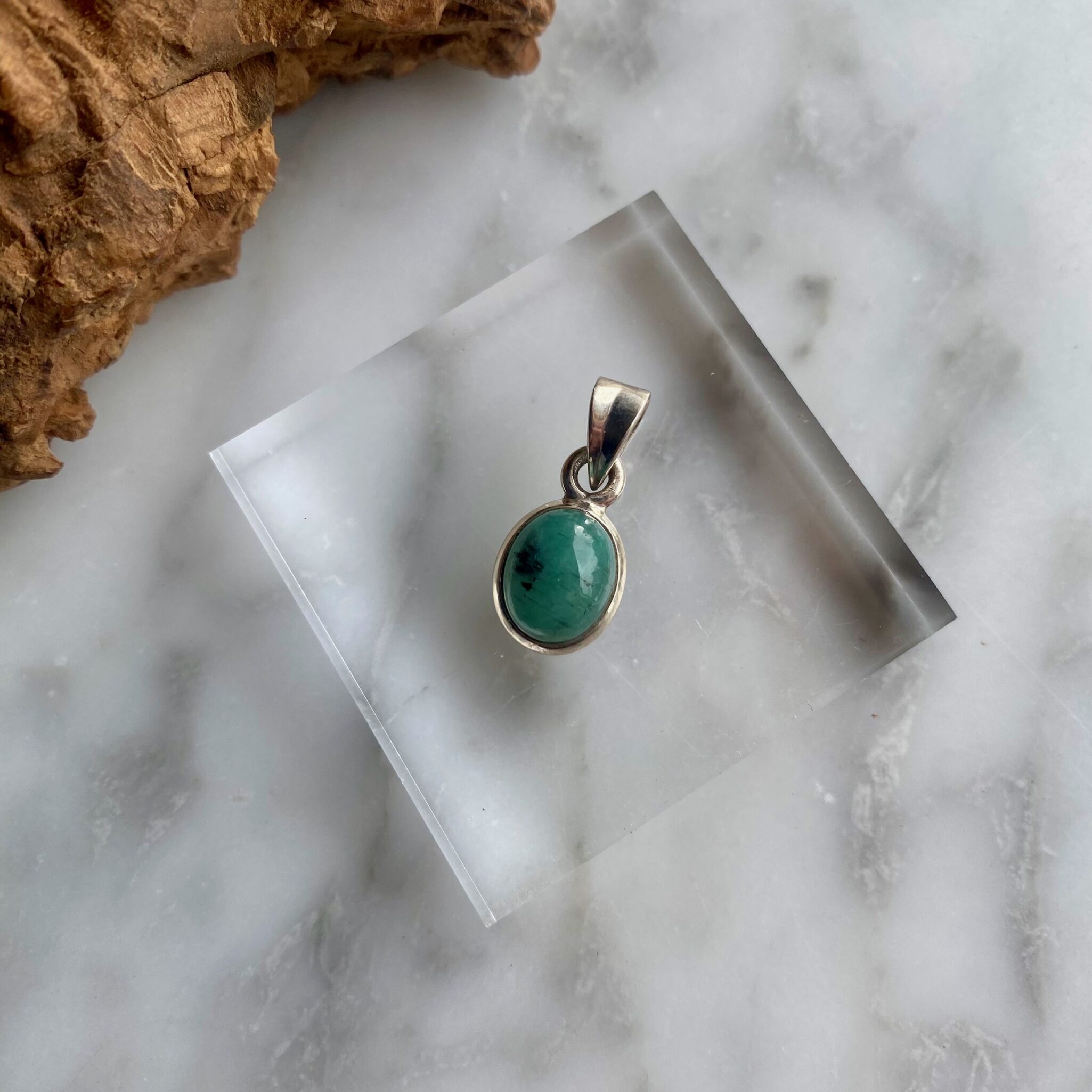 dainty mini emerald sterling silver pendant - délicat mini pendentif d'emeraude en argent sterling a